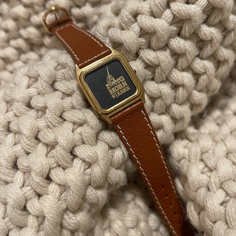 Vintage Longhorn Steaks Cuir Verotable Leather Watch